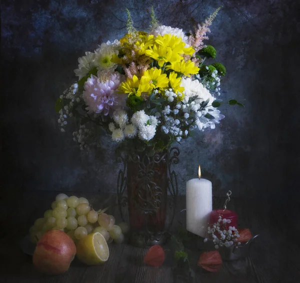 Still Life Beautiful Bouquet Summer Spring Flowers Vase Apple Lemon — Stockfoto