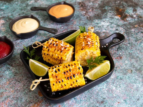 Grilled Yellow Corn Spices Lime White Red Orange Sauce Portion — Stock Photo, Image