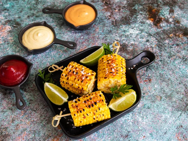 Grilled Yellow Head Corn Spices Lime White Red Orange Sauce — Stock Photo, Image