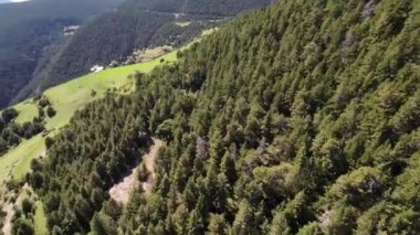 Aerial Top View Town Andorra La Vella Dağları, Funicamp D 'encamp, Katalonya İspanya 15 Eylül 2022