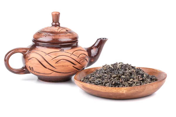 Clay tea kettle and dry tea leaves — Stock Photo, Image