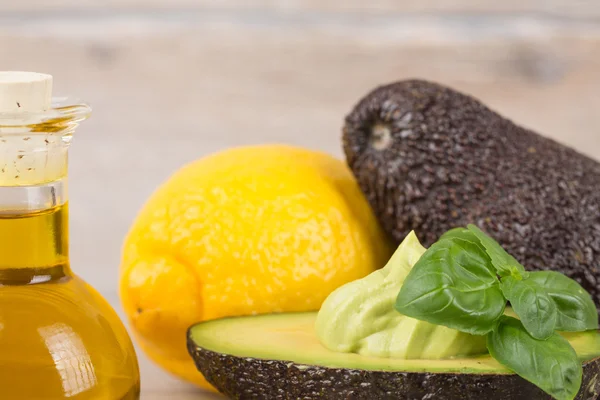 Ripe avocado — Stock Photo, Image