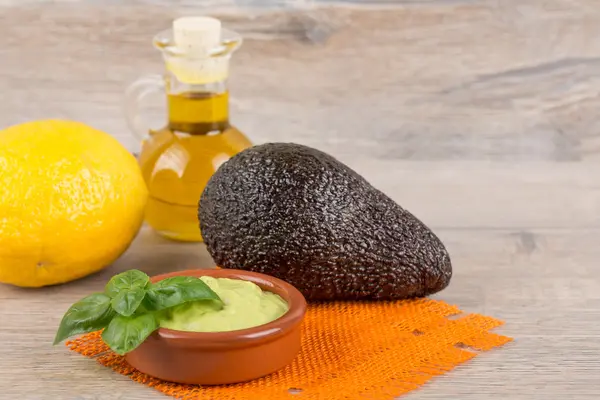 Ripe avocado — Stock Photo, Image