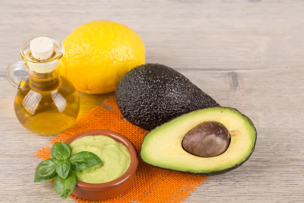 Rijpe avocado — Stockfoto