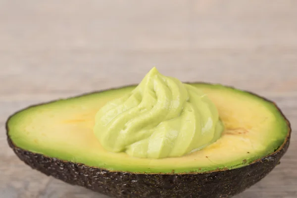 Rijpe avocado — Stockfoto