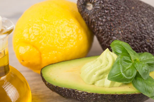 Ripe avocado — Stock Photo, Image