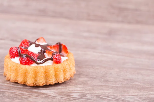 Strawberries in baskets biscuit — Stock Photo, Image