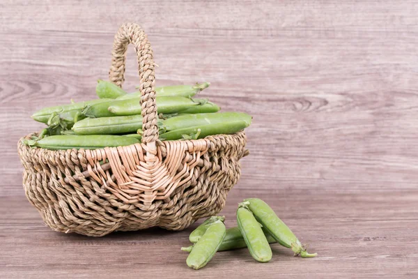 Peas in a basket — Stock Photo, Image