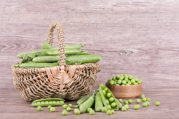 Peas in a basket — Stock Photo, Image