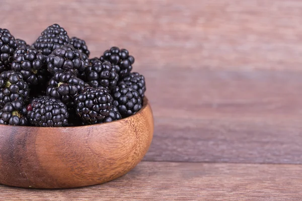 Blackberry in Wooden Bowl — стоковое фото