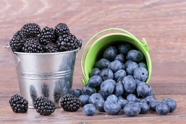 Moras en cubo — Foto de Stock