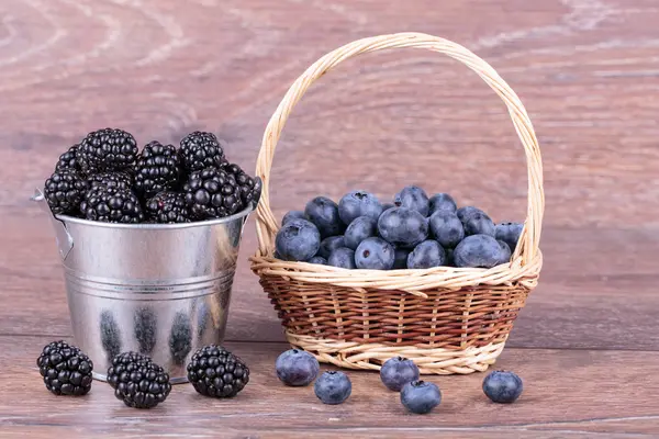 Moras en cubo — Foto de Stock