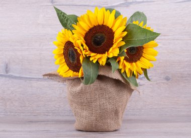 Ay çiçekleri buketi