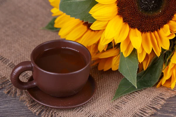 Sunflowers and green tea — Stock Photo, Image