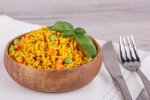 Yeşil bezelye ile pirinç