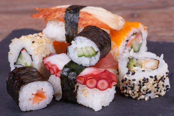 Sushi and Roll — Stock Photo, Image