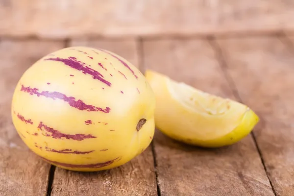 Pepino meloen vruchten — Stockfoto