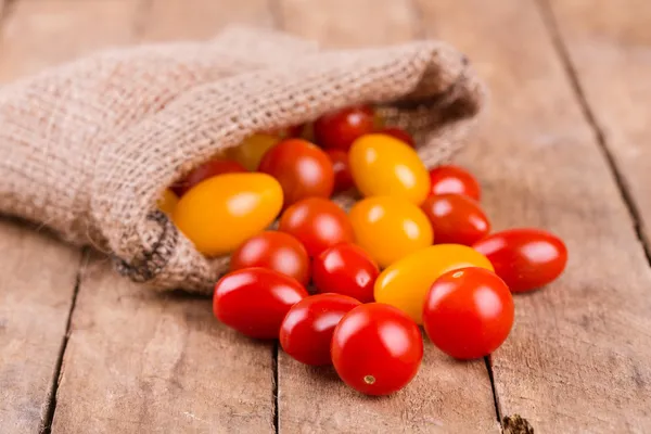 Tomate cereza — Foto de Stock