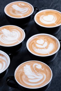 Kahveci tarafından yapılmış bir kahve seti.