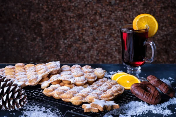 Café da manhã, caseiro Deliciosas panquecas polvilhadas com açúcar em pó — Fotografia de Stock