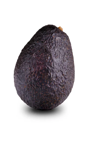 Rijp verse avocado geïsoleerd op witte achtergrond. — Stockfoto