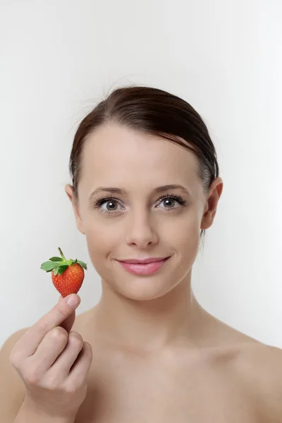 Donna con la fragola — Foto Stock