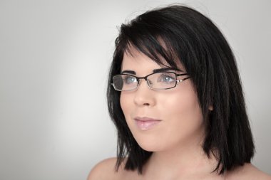 cam giyen kadın