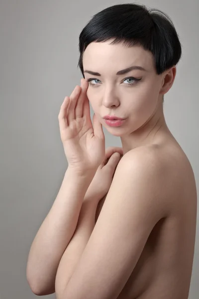 Modelo feminino bonito — Fotografia de Stock