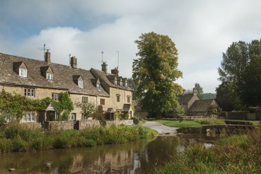 Lower Slaughter, Cotswolds, İngiltere'de taş evler