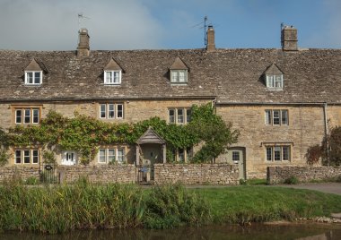 Lower Slaughter, Cotswolds, İngiltere'de taş evler