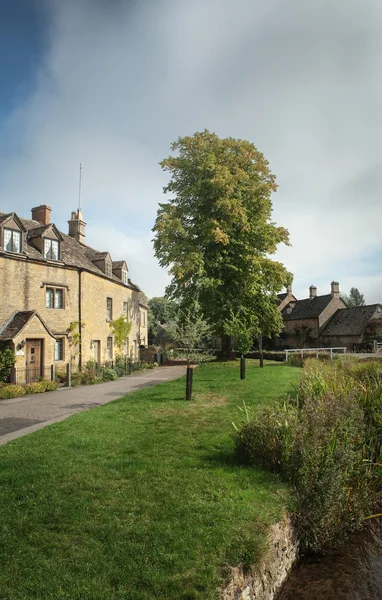 Steinhäuser in unteren Schlachthöfen, Cotswolds, England — Stockfoto