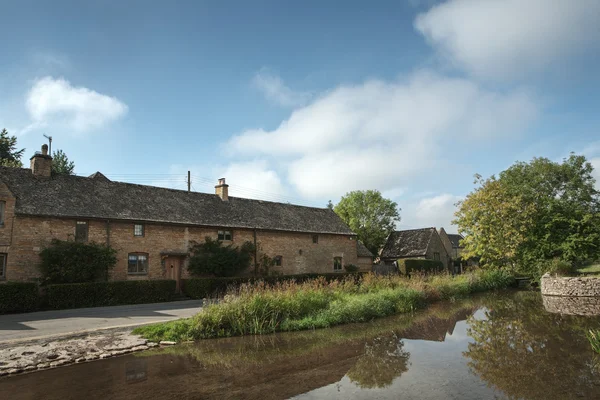 Steinhäuser in unteren Schlachthöfen, Cotswolds, England — Stockfoto