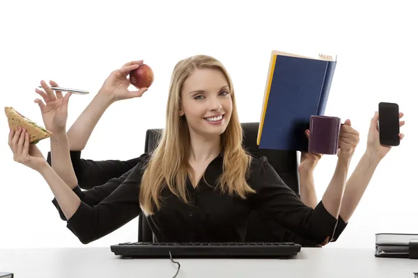 Mujer ocupada en su escritorio — Foto de Stock