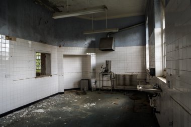 binayı terk edilmiş