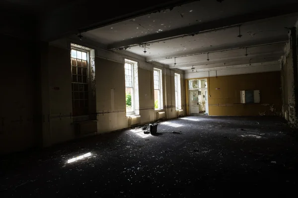 Antiguo edificio abandonado — Foto de Stock