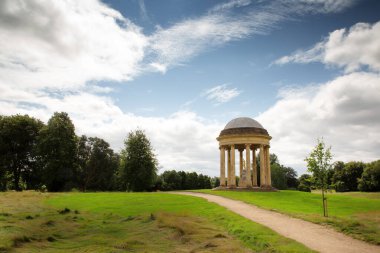 Rotunda tapınağının Buckinghamshire İngiltere 'deki Stowe bahçesindeki Venüs manzarası