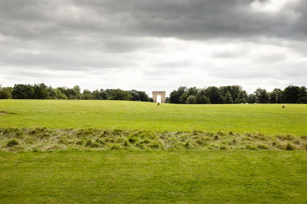 Landschap Beeld Van Buckinghamshire Met Stowe Tuin Korinthische Boog Achtergrond — Stockfoto