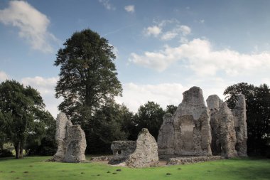 Weeting Castle, İngiltere 'nin Norfolk, Weeting köyündeki ortaçağ malikânesi..