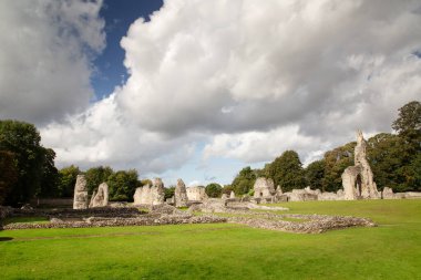 Thetford Manastırı 'nın kalıntıları Thetford, Norfolk, İngiltere' de bir Cluniac manastırı.