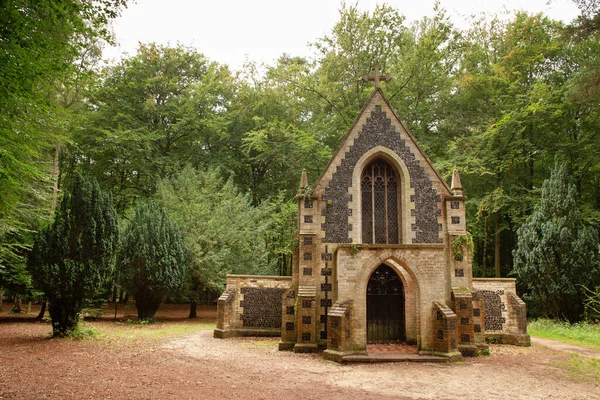 布利斯陵墓是爱德华 布利斯 Edward Bliss 建造的 他在拿破仑战争期间积累了大量财富 布兰登郊野公园的小建筑物 — 图库照片