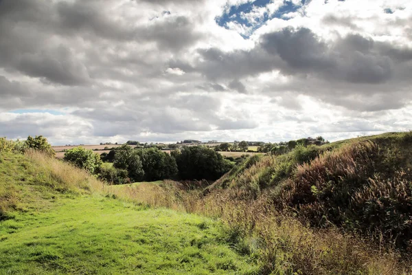 Landschaftsbild Eines Zerstörten Mittelalterlichen Gebäudes Dorf Castle Acre Norfolk England — Stockfoto