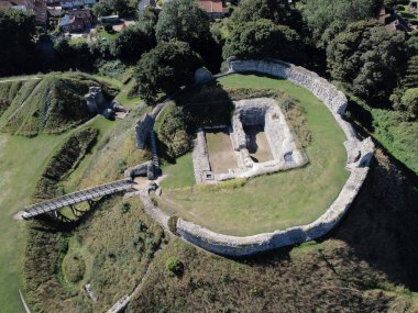 İngiltere 'nin Acre Norfolk kasabasındaki yıkık dökük bir ortaçağ binasının hava manzarası.