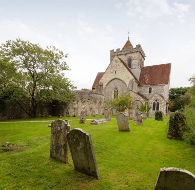 Batı Sussex İngiltere 'sindeki Boxgrove köyündeki Saint Mary ve Saint Blaise Kilisesi manzarası