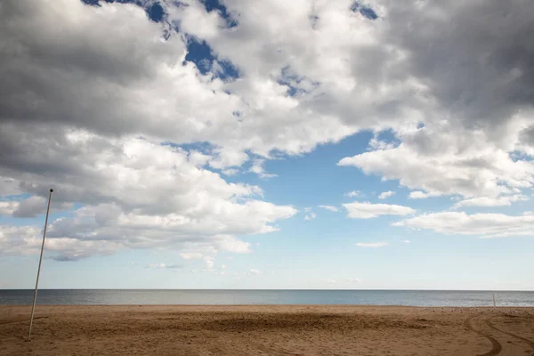 Benalmadena Spanya Çekilen Kum Deniz Gökyüzünün Deniz Manzarası — Stok fotoğraf