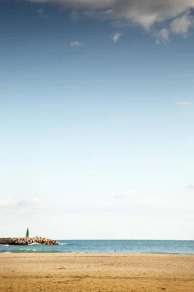 Морской Пейзаж Небо Маяком Конце Пирса Гавани Бенальмадена Испании — стоковое фото