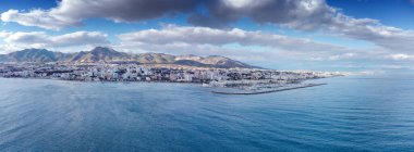 İspanya 'daki Benalmadena' nın kostüm hattının panoramik hava görüntüsü