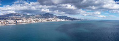 Fuengirola kıyısındaki binanın panoramik hava görüntüsü