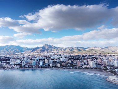 Binanın sahil şeridi boyunca havadan görüntüsü. 