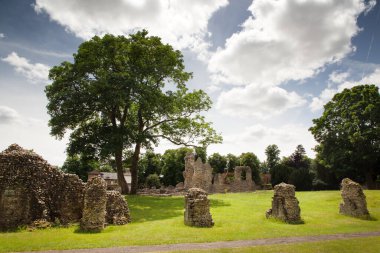 Edmunds Parkı 'ndaki Abbey Harabeleri bir zamanlar İngiltere' nin en zengin ve en güçlü Benedikt manastırlarından biriydi.