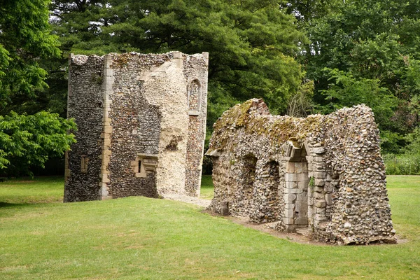 圣埃蒙德公园的修道院遗址曾经是英格兰最富有 最强大的本笃会修道院之一 — 图库照片
